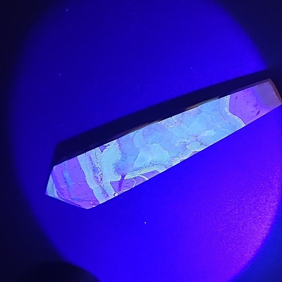 Elegant Septarian Stone Natural Crystal Obelisk with Stand UV Reactive Gemstone - Picture 7 of 13